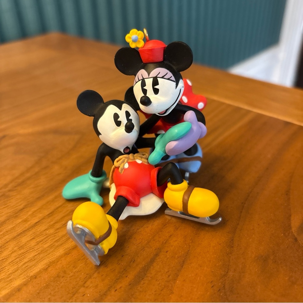 Hallmark 1997 Disney Minnie & Mickey Mouse New Pair of Skates Ornament - Picture 2 of 10